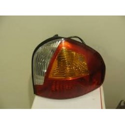 HY Santa Fe 01-06 aizmugures lukturis L