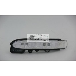 Mercedes W211 02-06 pagrieziens balts R spogulī A2038201421