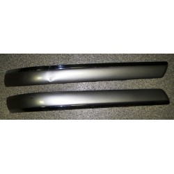 VW Passat aizmugures bampera moldingu kompl. lietots...