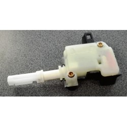 VW Passat 00-05 bagažnieka slēdzenes motoriņš 3B5827061C