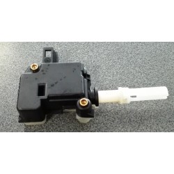 VW Passat 00-05 bagažnieka slēdzenes motoriņš 3B5827061C 2