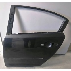 Mazda 3 Sedan aizmugures labās durvis, lietotas