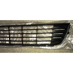 VW Touran 10- reste bamperī vidējā svītras 1T0853677C 9B9 2