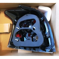 Toyota Avensis 06-08 aizmugures lukturis Sedan R 81551-05190 2