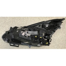 Opel Corsa D 07- priekšējais lukturis R GM...