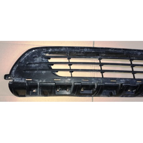 Opel VIVARO, Renault Trafic 15- reste bamperī 622543504R, lietota