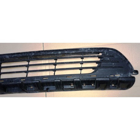 Opel VIVARO, Renault Trafic 15- reste bamperī 622543504R, lietota