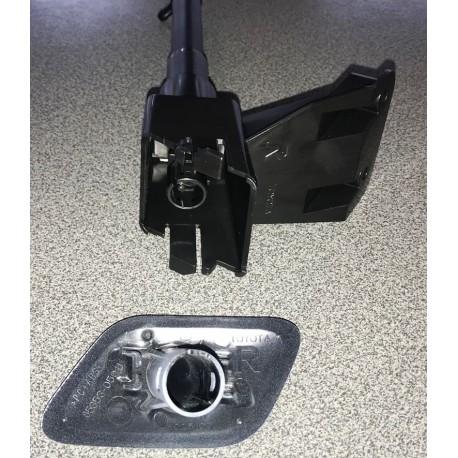 Toyota Avensis 09-  lukturu mazgātāja sprausla R 8520705041, 8535305011