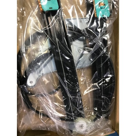 Audi  A3 96-00 loga pacēlāja mehānisms priekšas L elektro bez motoriņa 3D 8L3837461