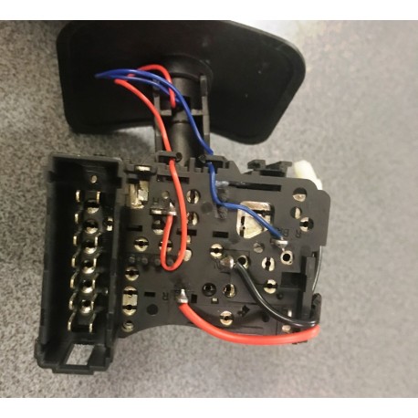 Renault Megane 99-02 slēdzis gaismas tuvās, tālās, miglas, gabarīti, pagriezienu rādītāji 7701047254