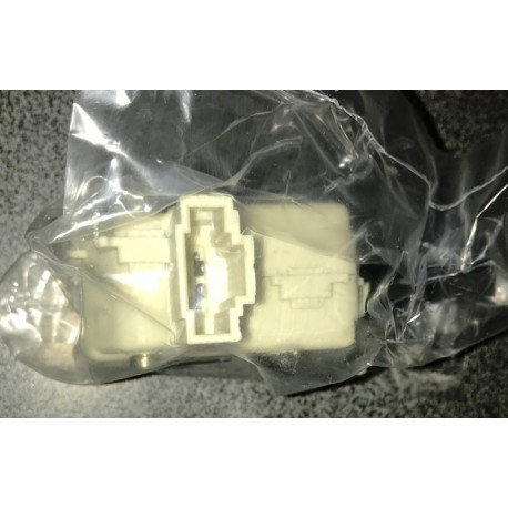 VW Passat 96-00, Golf 4 bagažnieka slēdzenes motoriņš COMBI 3B5827061B, 1C0827425, 3B0959781C