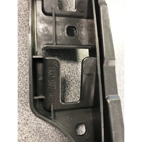 VW Golf 03-09 bampera kronšteins ārējais L 1K0807183