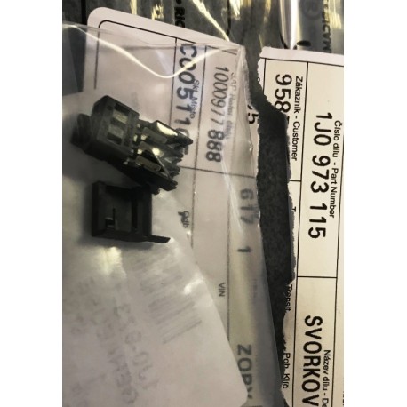 VW GOLF 4 ligzda bagāžnieka slēdzenei 3 pin 1J0973115