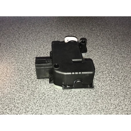 VW Passat, Golf 4 96-00 bagažnieka slēdzenes motoriņš  1M0959781A