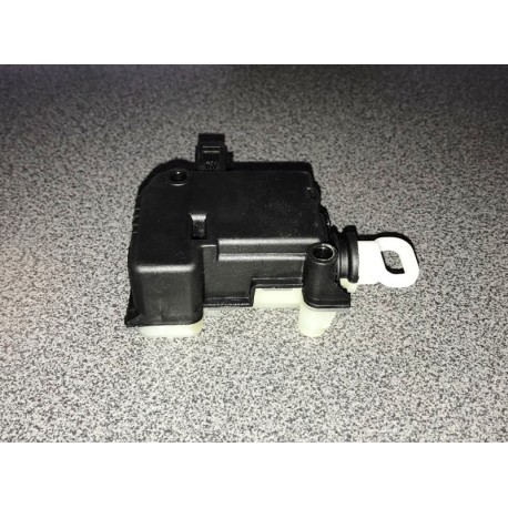 VW Passat, Golf 4 96-00 bagažnieka slēdzenes motoriņš  1M0959781A