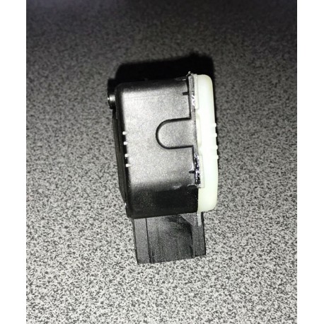 VW Passat, Golf 4 96-00 bagažnieka slēdzenes motoriņš  1M0959781A