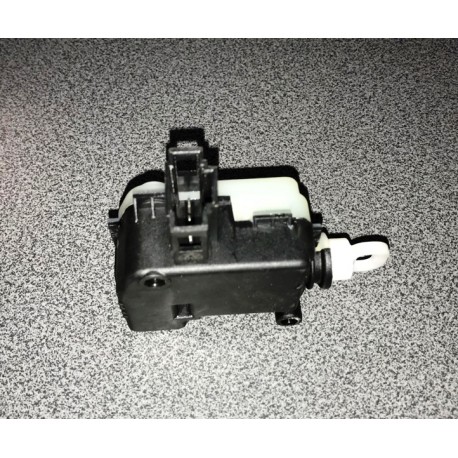 VW Passat, Golf 4 96-00 bagažnieka slēdzenes motoriņš  1M0959781A