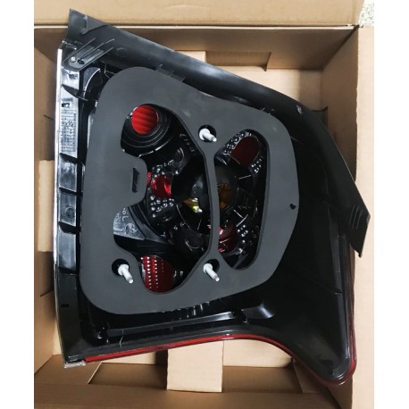 Toyota Avensis 03-06 aizmugures lukturis SED L...