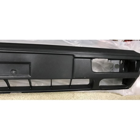 VW Golf 91-97 bamperis melns struktūrā...