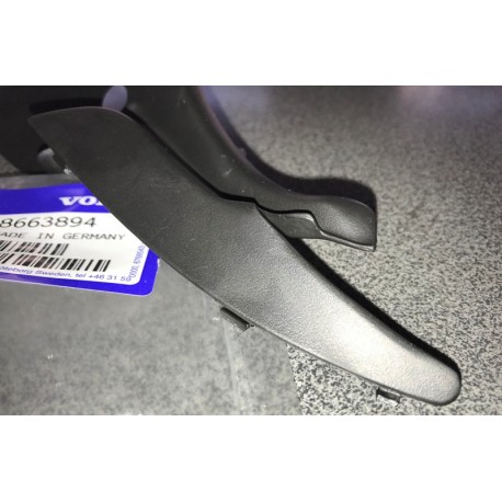 Volvo V70 S60 vējstikla moldinga uzlika R 8663896