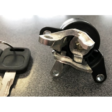 Audi 80 86-94 bagažnieka slēdzene ar atslēgām...