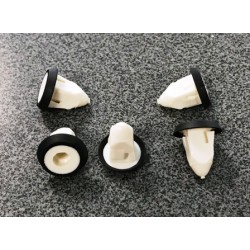 Audi  ligzda skrūvei 4.8MM plastmasas N10516801 5gab