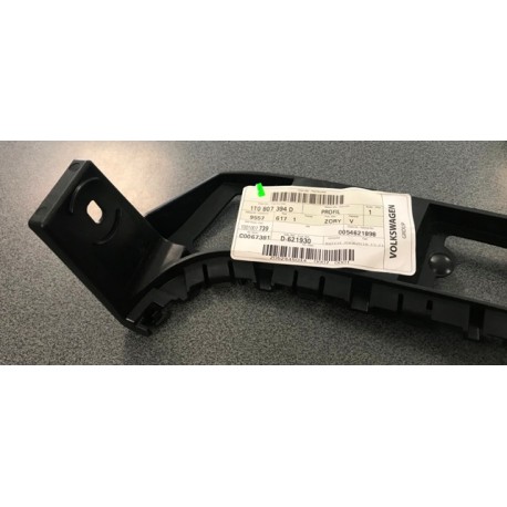 VW Touran 11-15 aizmugures bampers stiprinājums R 1T0807394D