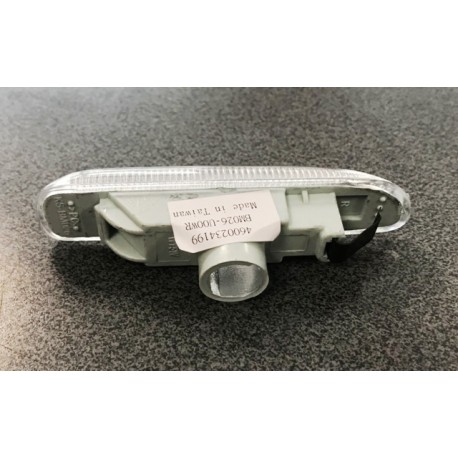 BMW 3 E46 98-01 pagrieziens spārnā balts R, 63132228592