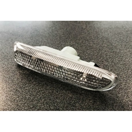 BMW 3 E46 98-01 pagrieziens spārnā balts R, 63132228592