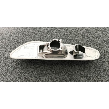 X1 (E84) 09- pagrieziens uz spārna L 63136932998