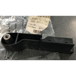 Audi A6 04- stiprinājums L 4F0807771 2