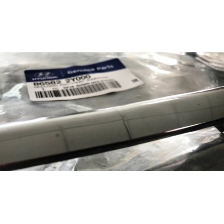 Hyundai IX35 hroma uzlika uz restes R lietota 86582 2Y000