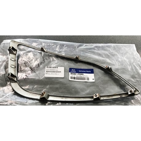 Hyundai IX35 hroma uzlika uz restes R lietota 86582 2Y000