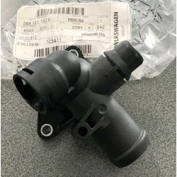 Audi A4 00-04 Dzesēšanas sistēmas Flancis 06B121132E