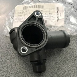 Audi A4 00-04 Dzesēšanas sistēmas Flancis 06B121132E 2