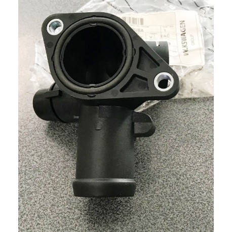 Audi A4 00-04 Dzesēšanas sistēmas Flancis 06B121132E