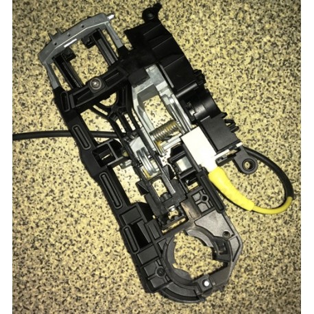 BMW F07 GT priekšējo durvju roktura stiprinājums 51217175732, lietots