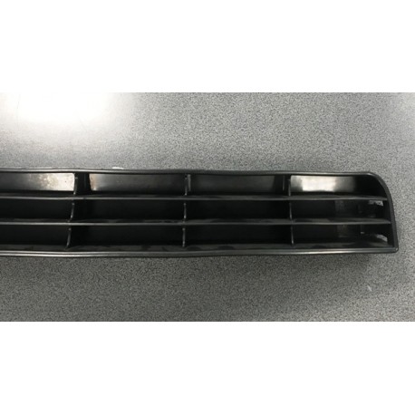 Audi A6 C4 94-97 vidējā reste bamperī 4A0807683A01C