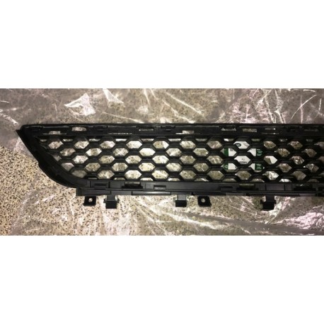 Jaguar F-Pace R Sport reste bamperī vid. HK8M-17H750-A, T4A6255 lietota