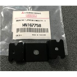 Mitsubishi spārna uzlikas stiprinājums MN167758 2