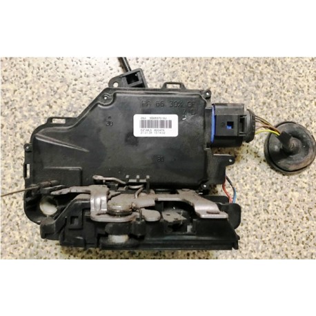 VW Golf 5, Škoda Octavia durvju slēdzene priekšā R, lietota 3D2837016J