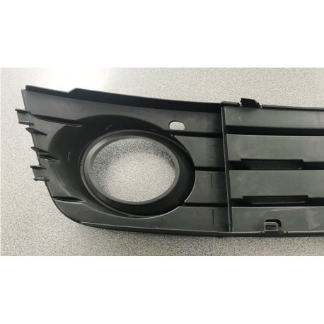 Audi A4 08- reste bamperī R melna