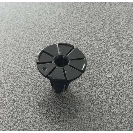 BMW E60 sliekšņu klipsis 51717066226