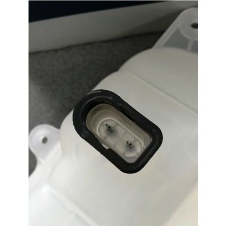 Audi A4 99-01 izplešanās tvertne ar devēju 8D0121403L,  	8D0121403F