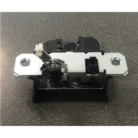 VW Golf 4 Bagāžas nodalījuma vāka slēdzene 1J6827505B