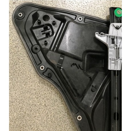 VW Tiguan 11-16 logu pacelšanas mehānisms R lietots 5N0839756