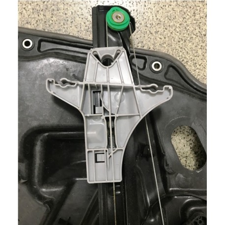 VW Tiguan 11-16 logu pacelšanas mehānisms R lietots 5N0839756