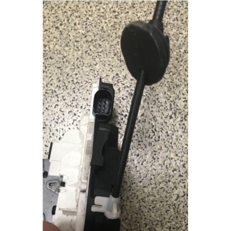 VW Tiguan 12- durvju slēdzene aizm. R lietota 5N0839016G