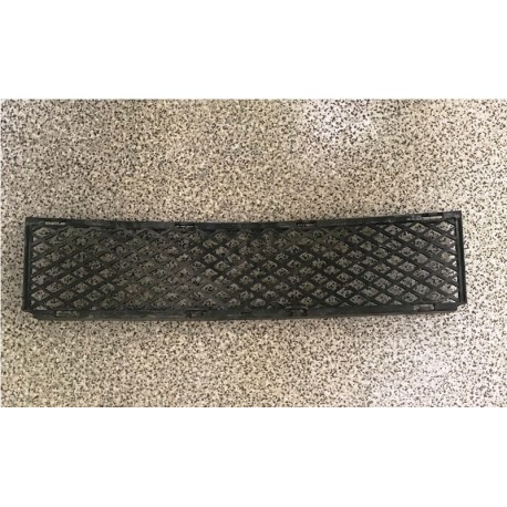 BMW E65 reste bamperī vidējā, lietota 51117135573