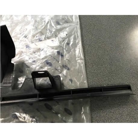 FORD TRANSIT 06- Deflektors 7T168122AA 1438065 kr.